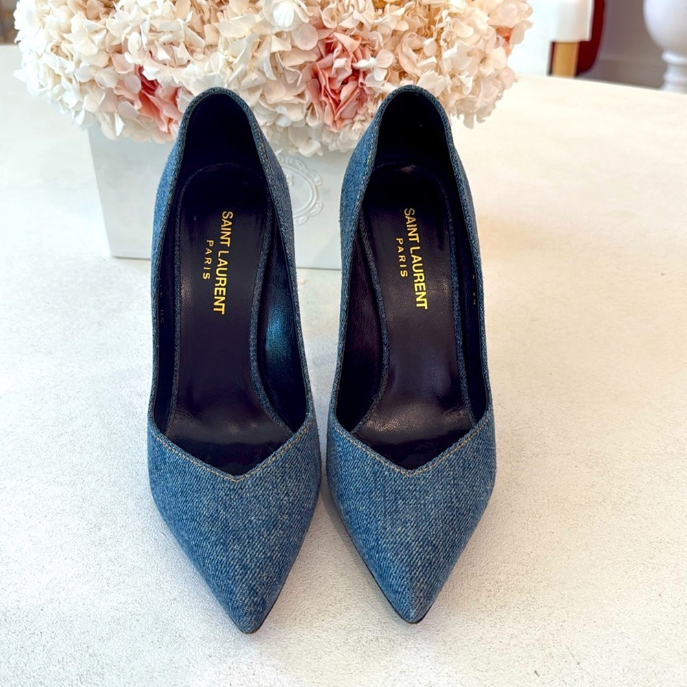 Saint Laurent pumps in jeans material

LOVE these shoes!